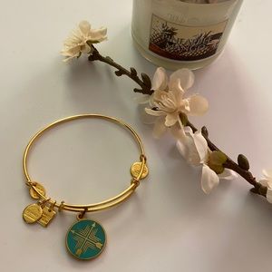 NWOT Alex & Ani Arrow Bond Bracelet